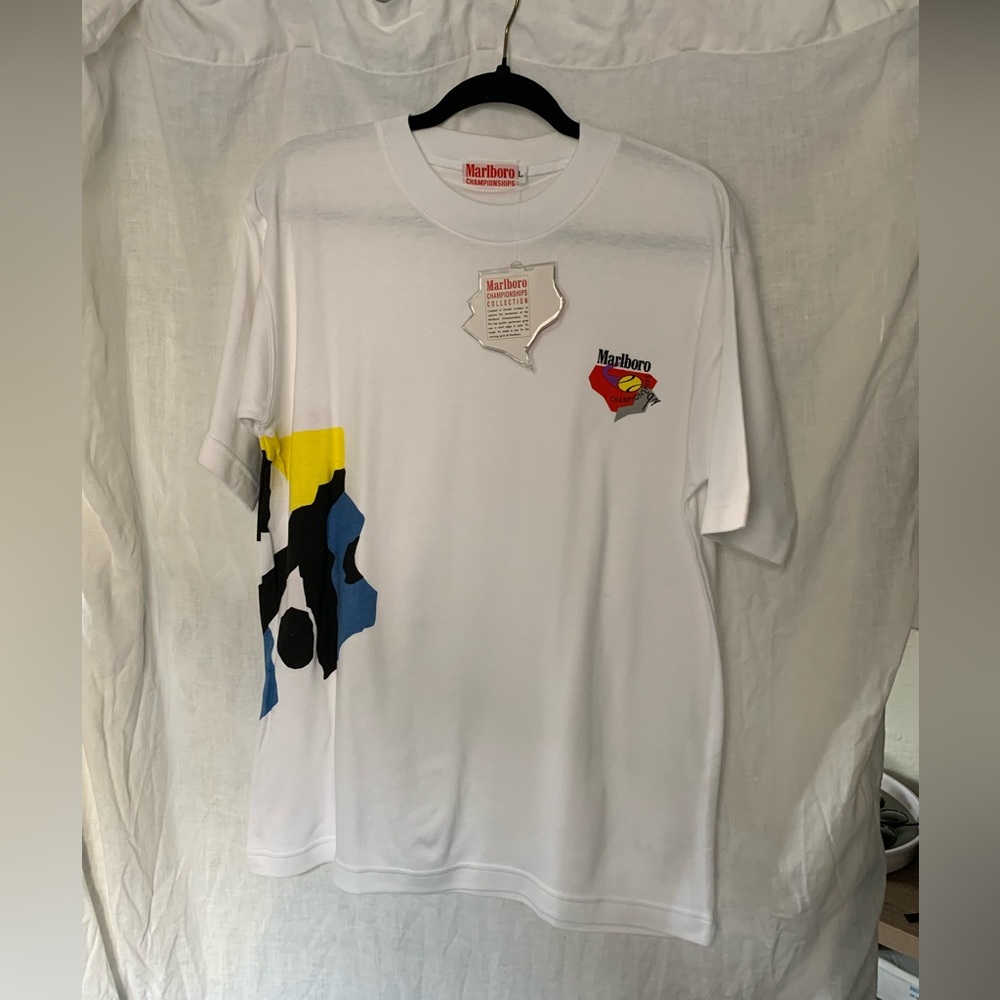 Marlboro white and multicoloured t shirt #vintage

‘92 Marlboro Championship